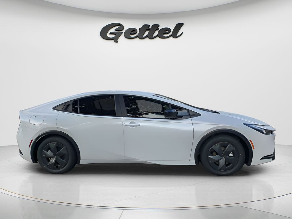 New 2026 Wind Chill Pearl <sup>1</sup> Toyota  SE image 4