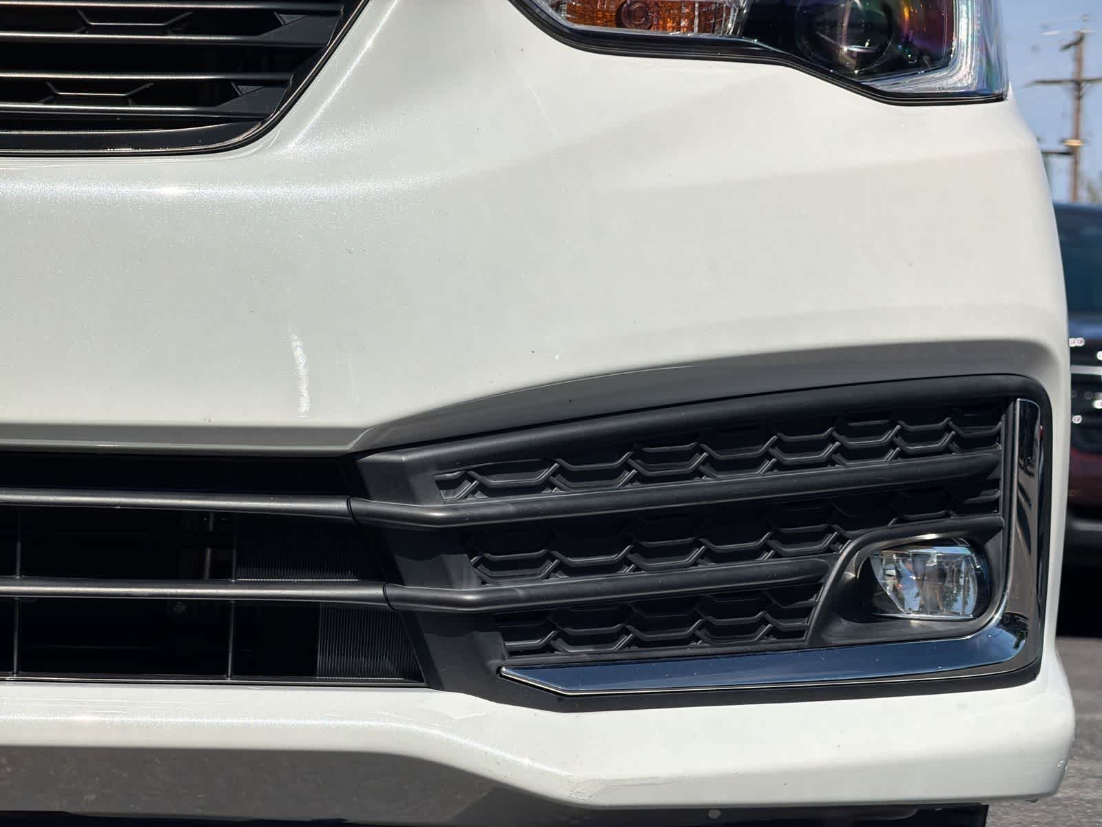 Used 2020 Crystal White Pearl Subaru Limited image 11