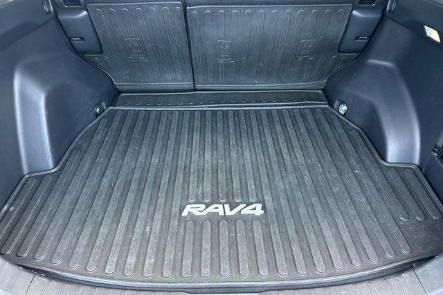 Certified Used 2022 SILVER SKY METALLIC Toyota  image 19