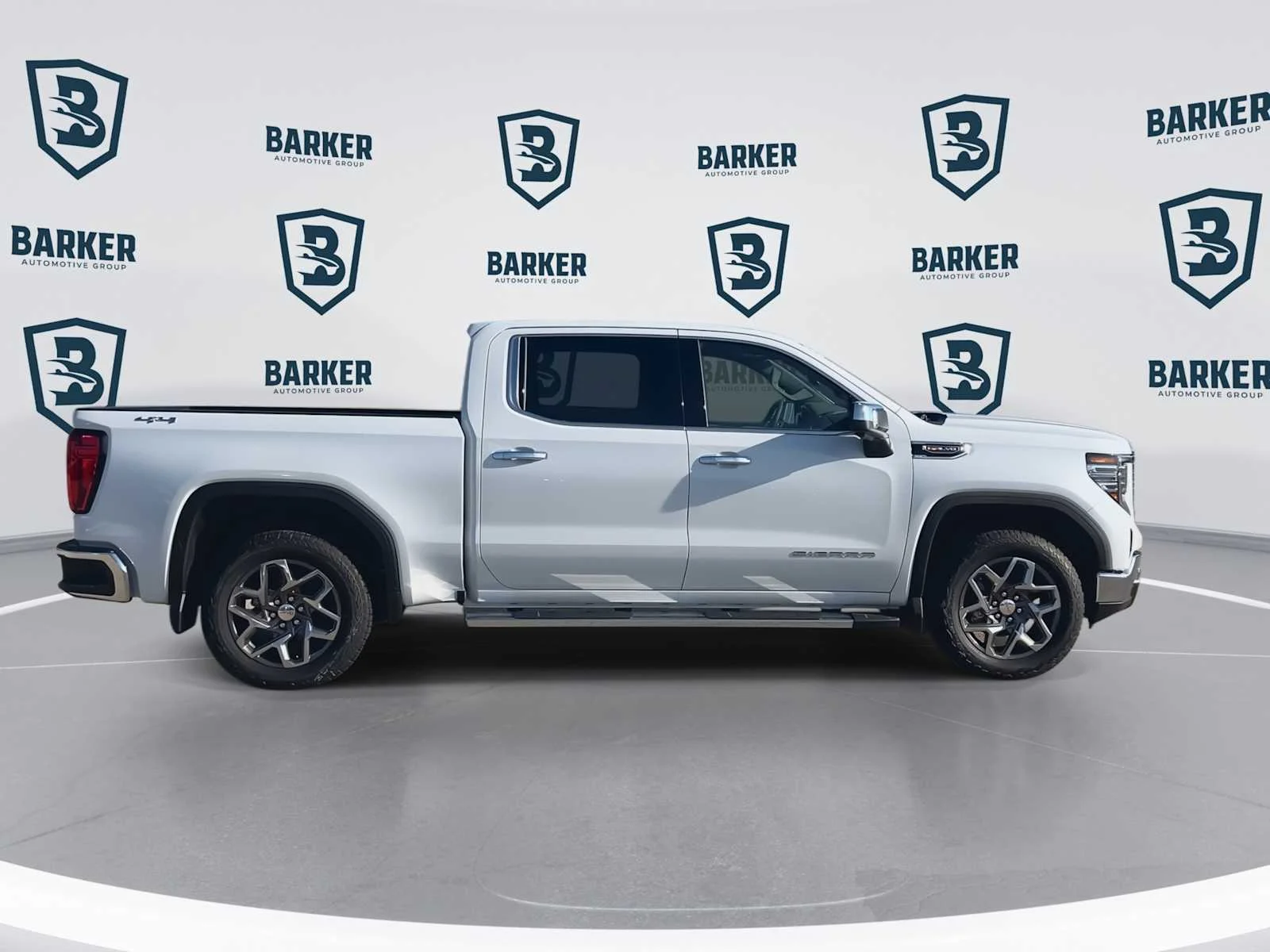 2026 GMC Sierra 1500 SLT - Photo 9
