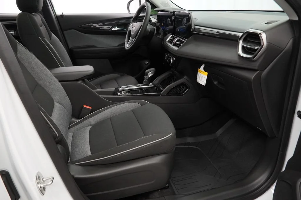 New 2026 Summit White Chevrolet LT image 31