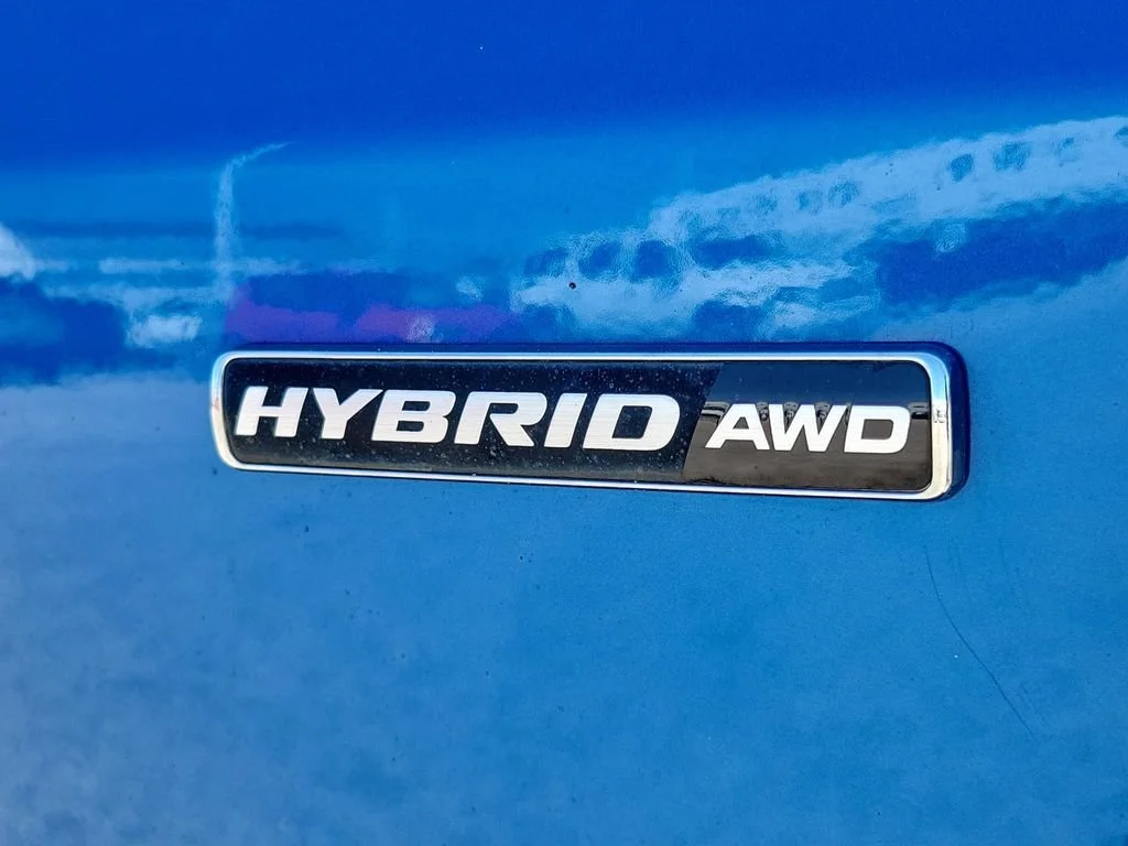 Used 2020  Ford Titanium Hybrid image 6