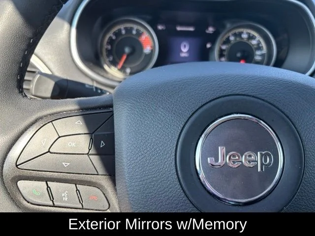 Used 2022 White Jeep Trailhawk image 27