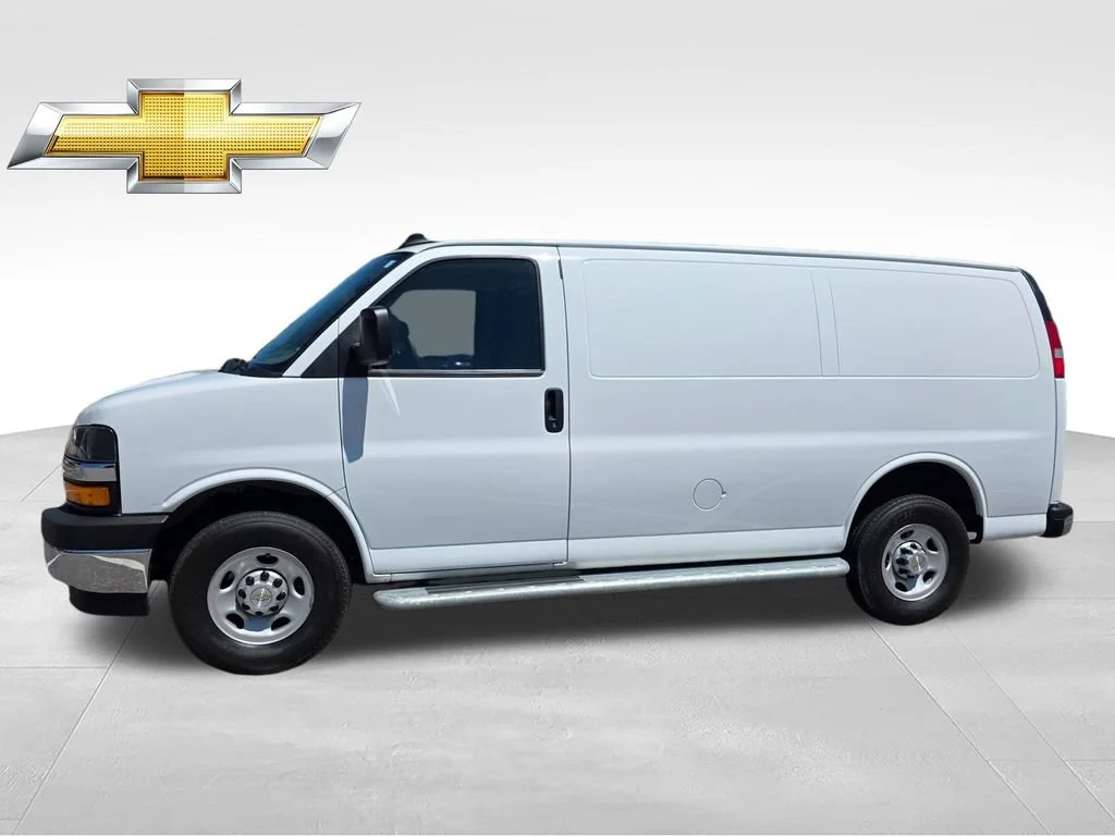 Used 2024 Summit White Chevrolet WT image 3