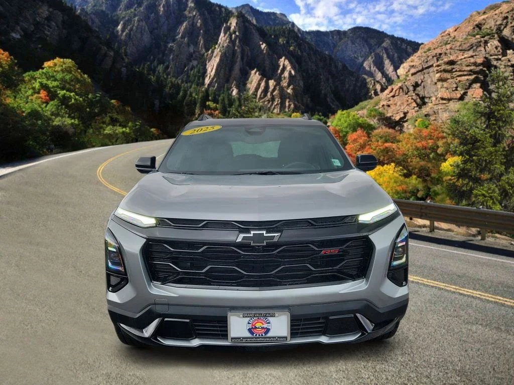 Used 2025 Gray Chevrolet RS image 6