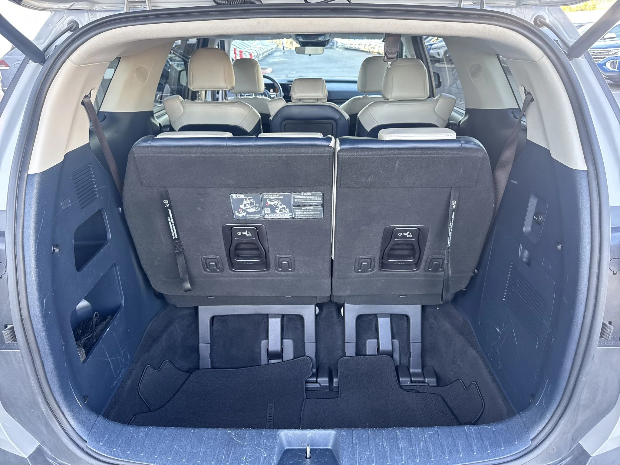 Used 2025 CERAMIC SILVER Kia EX image 32