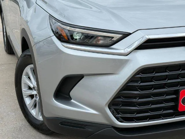 Certified Used 2026 CELESTIAL SILVER Toyota XLE image 34
