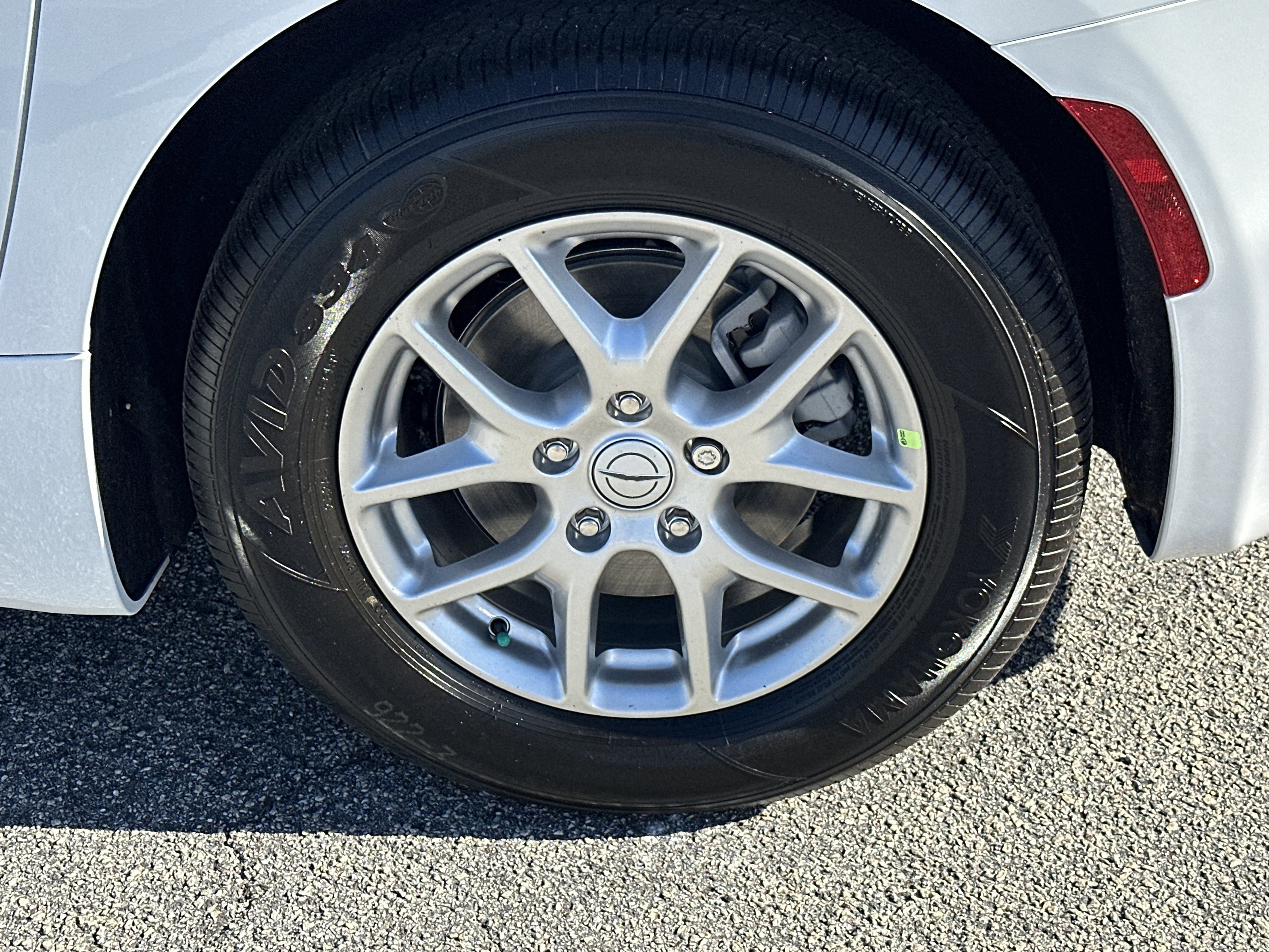 New 2026 Bright White Clear-Coat Exterior Paint Chrysler Select image 19