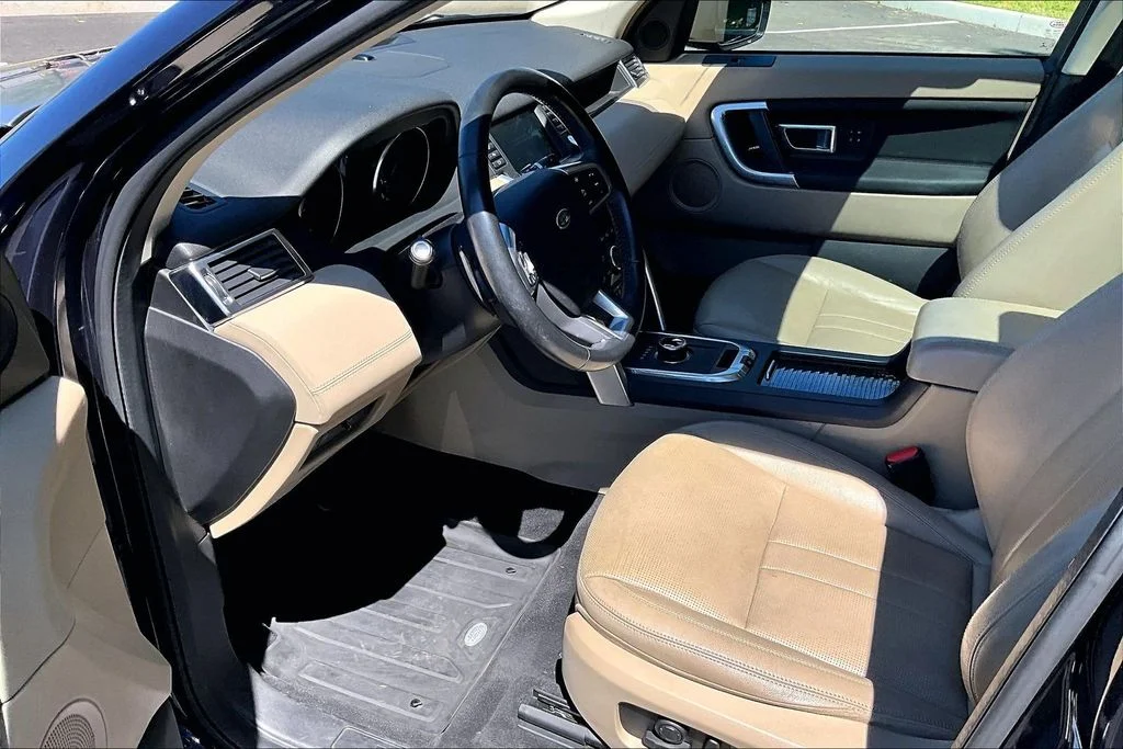 Used 2019 Loire Blue Metallic Land Rover HSE image 13