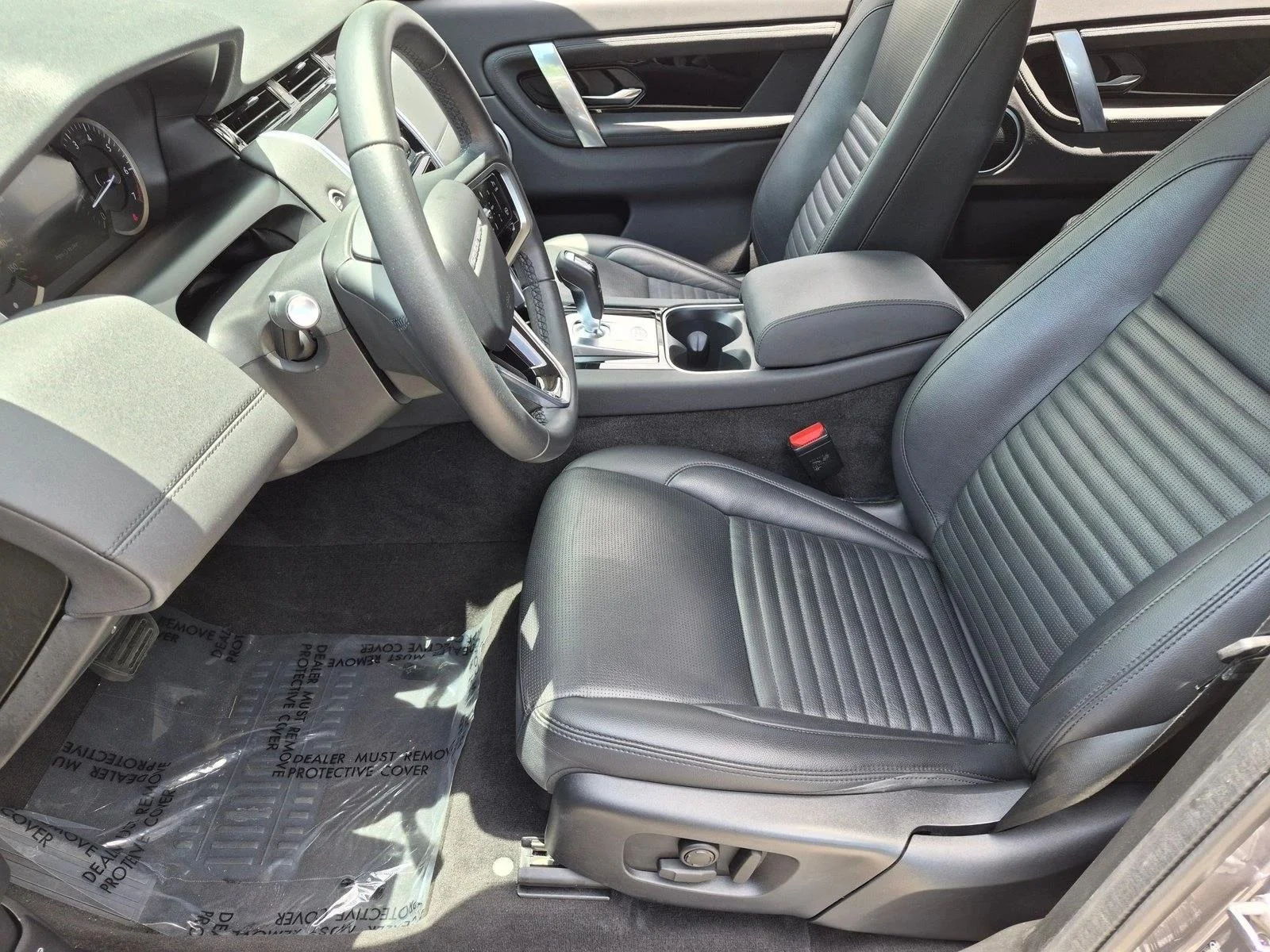 Used 2023 Grey Land Rover S image 16