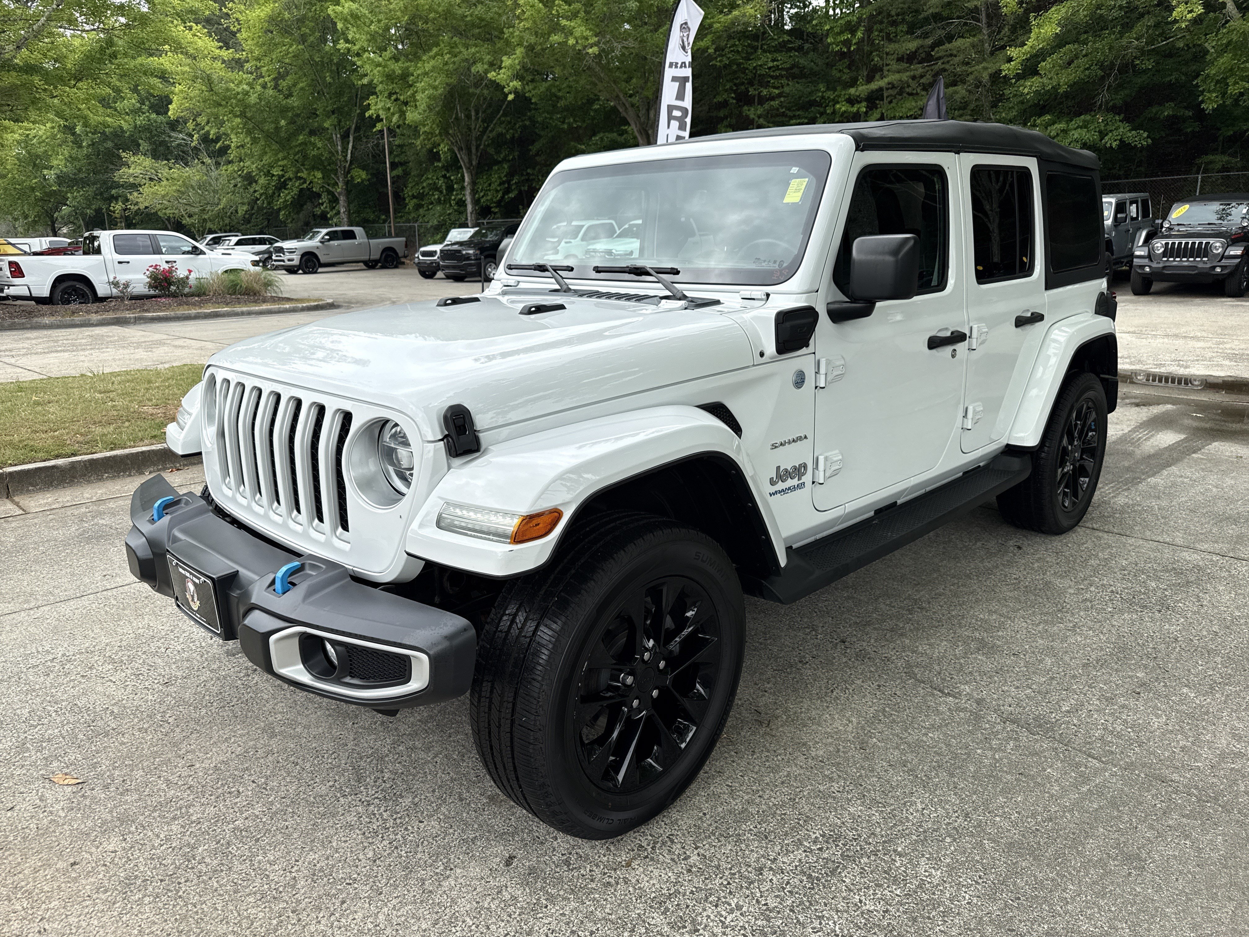 Used 2022 Bright White Clearcoat Jeep Unlimited Sahara image 3