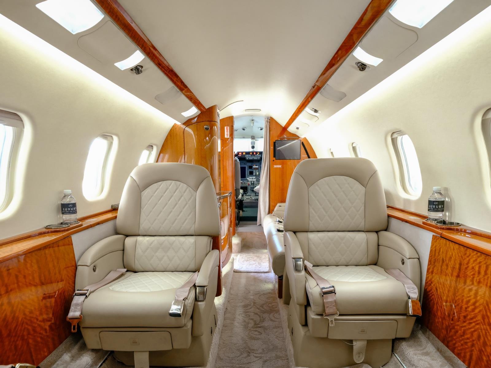 Used 2009 White LEARJET XR image 24