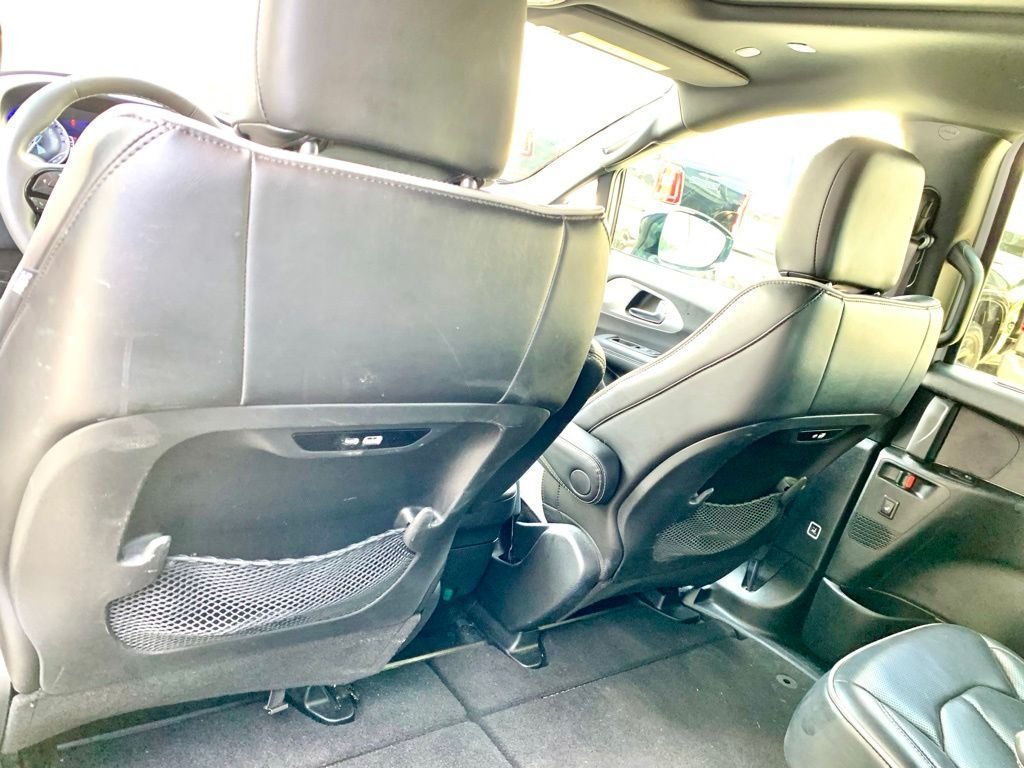 Used 2025 White Chrysler Limited image 14