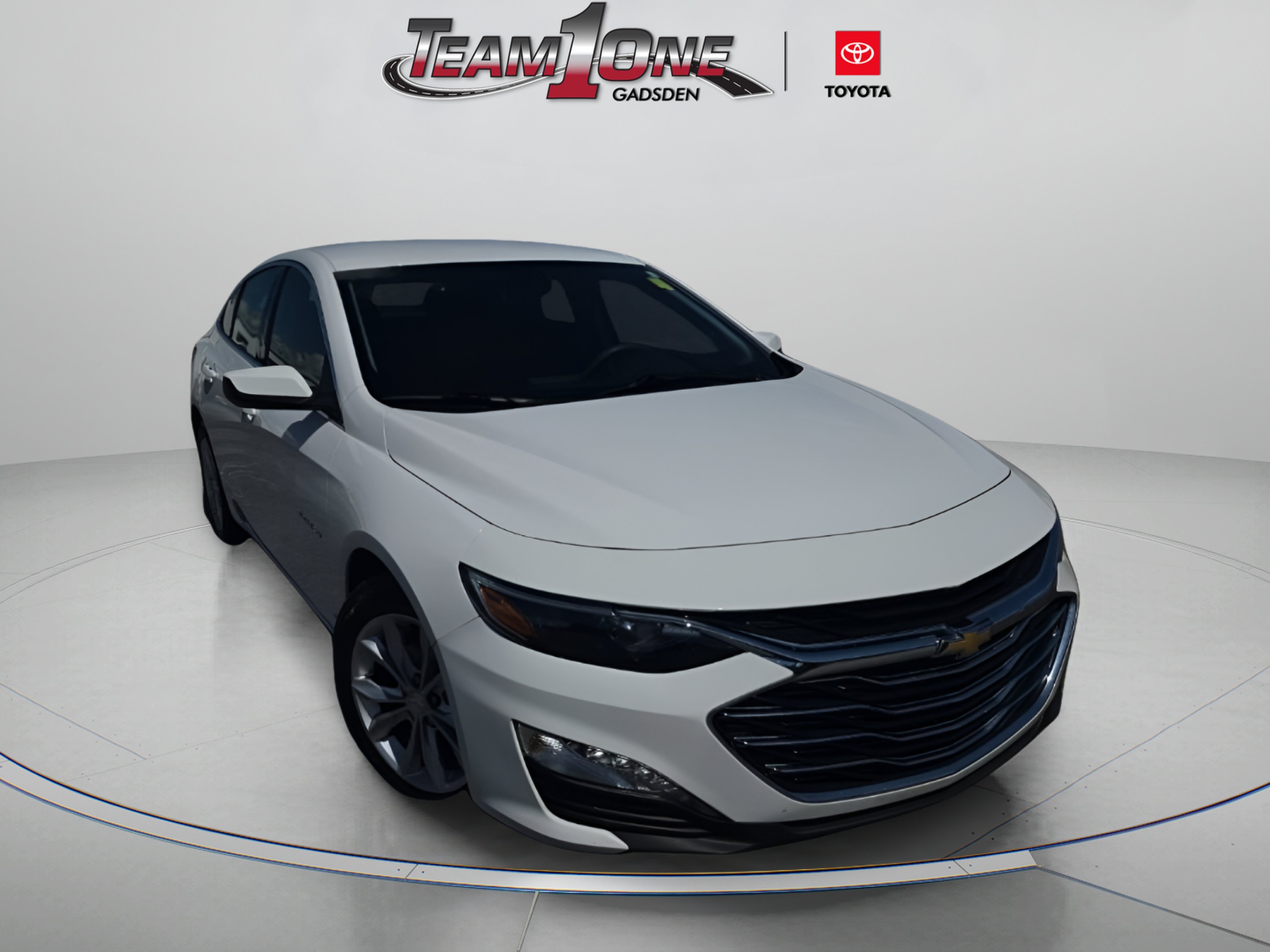 Used 2022 Summit White Chevrolet LT image 1