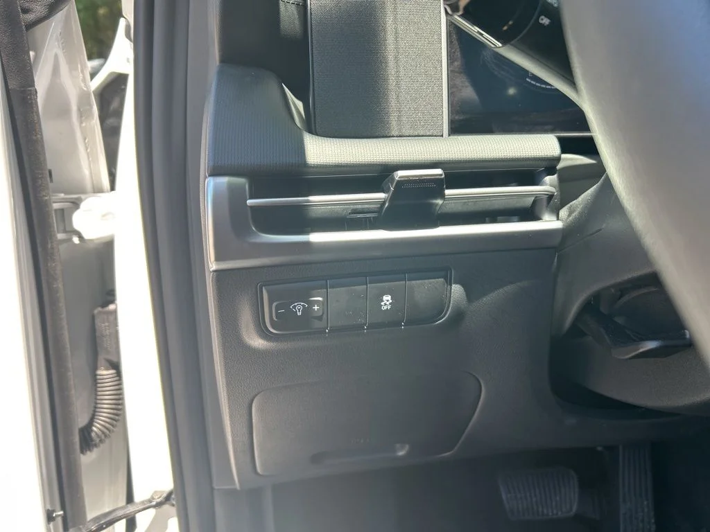 Used 2026 White Hyundai SE image 25