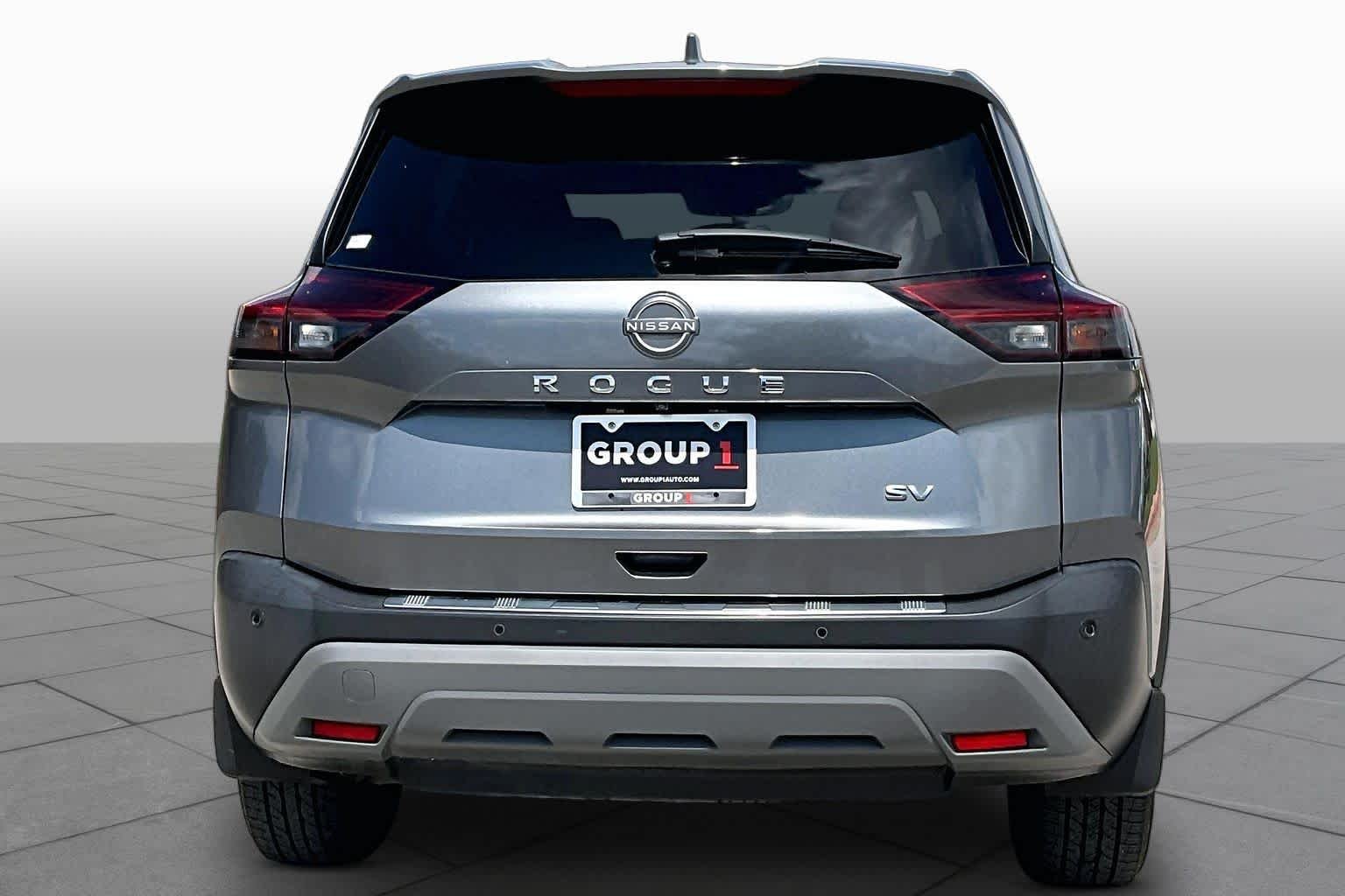 Certified Used 2022 Gun Metallic Nissan SV image 5