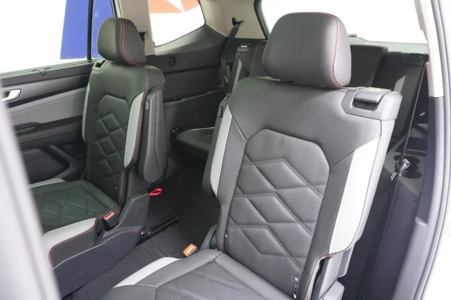 New 2026 Opal White Pearl Volkswagen 2.0T Peak Edition image 24