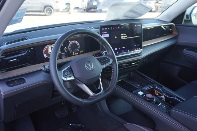 New 2027 Opal White Pearl Volkswagen SE w/Technology image 21
