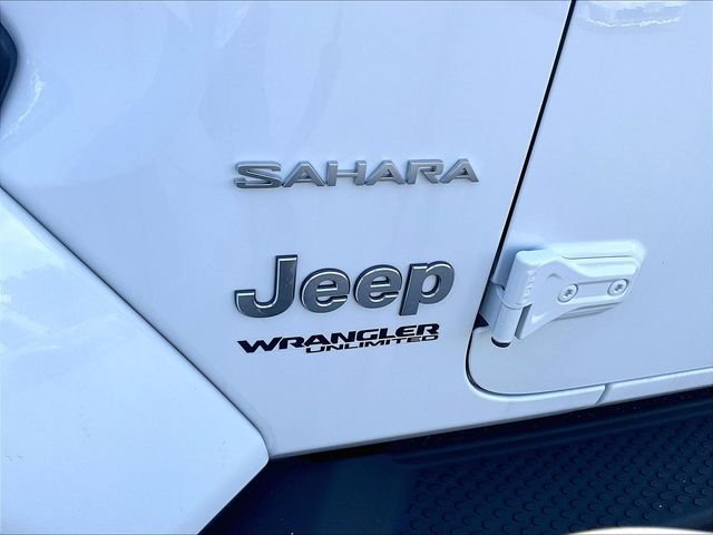 Used 2022 White Jeep Unlimited Sahara image 8