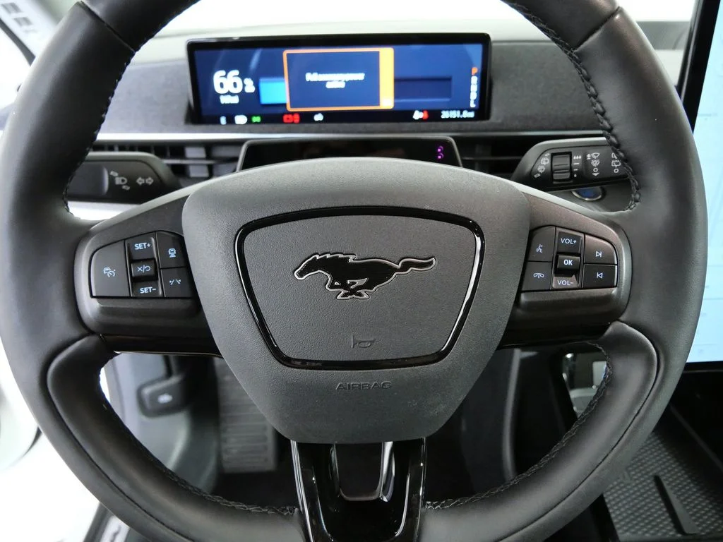 Used 2022 White Ford Premium image 25