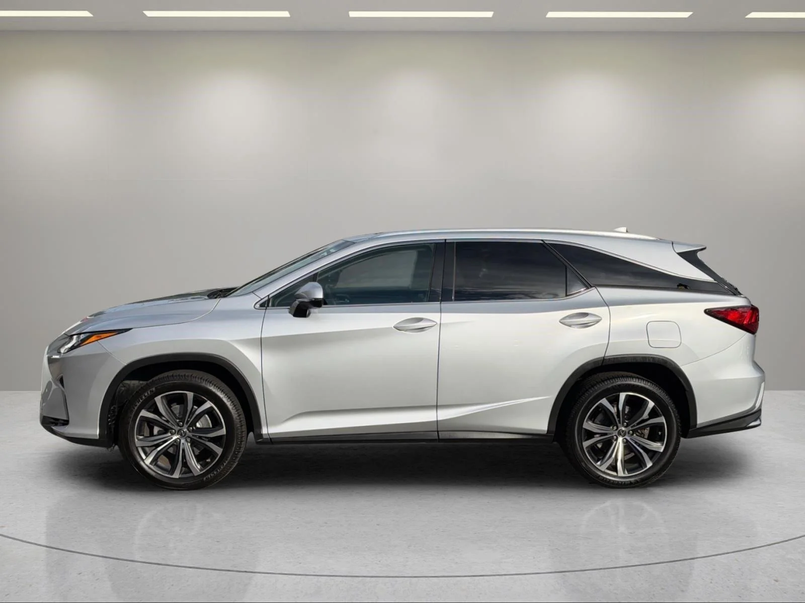 Used 2019 Silver Lining Metallic Lexus RX 350L Premium image 2