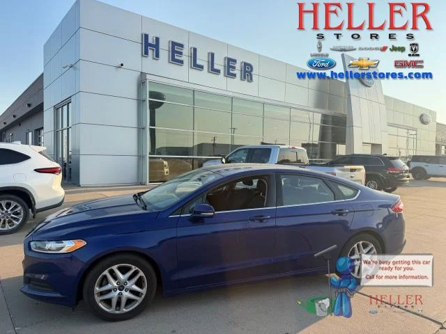 Used 2016 Blue Ford SE image 1