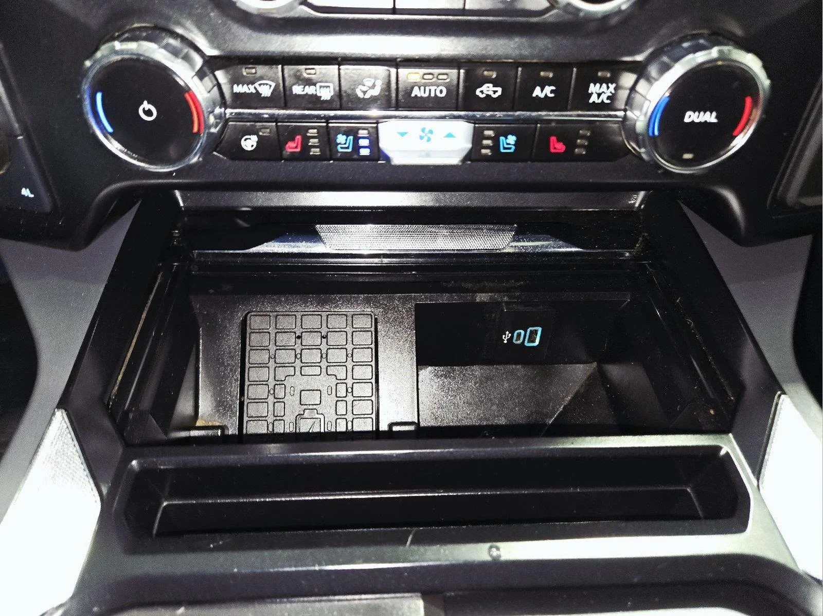 Used 2024 Carbonized Gray Ford Lariat image 53