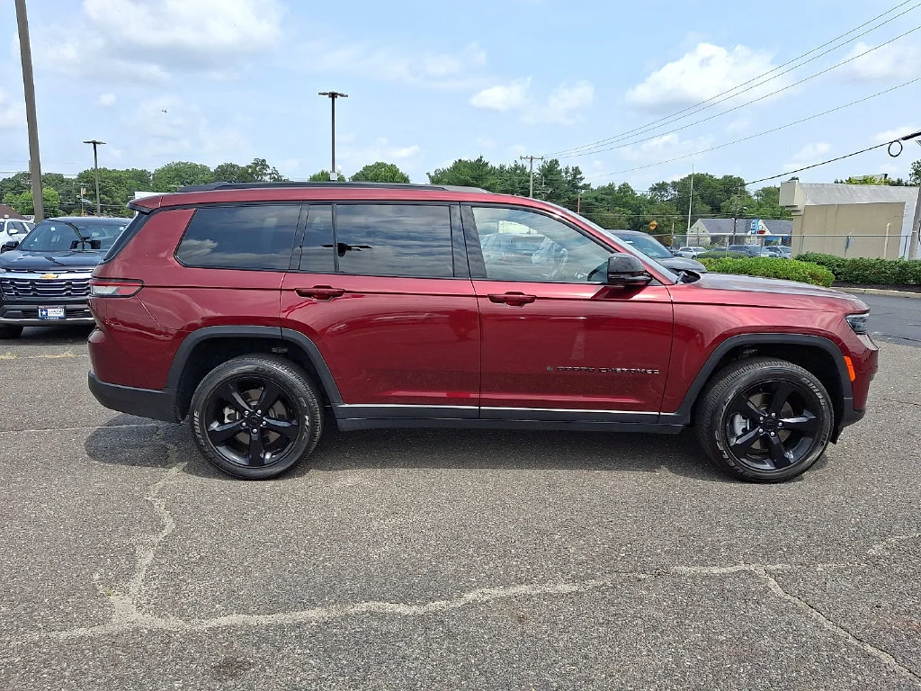 Used 2024 Red Jeep Altitude X 4x4 image 13