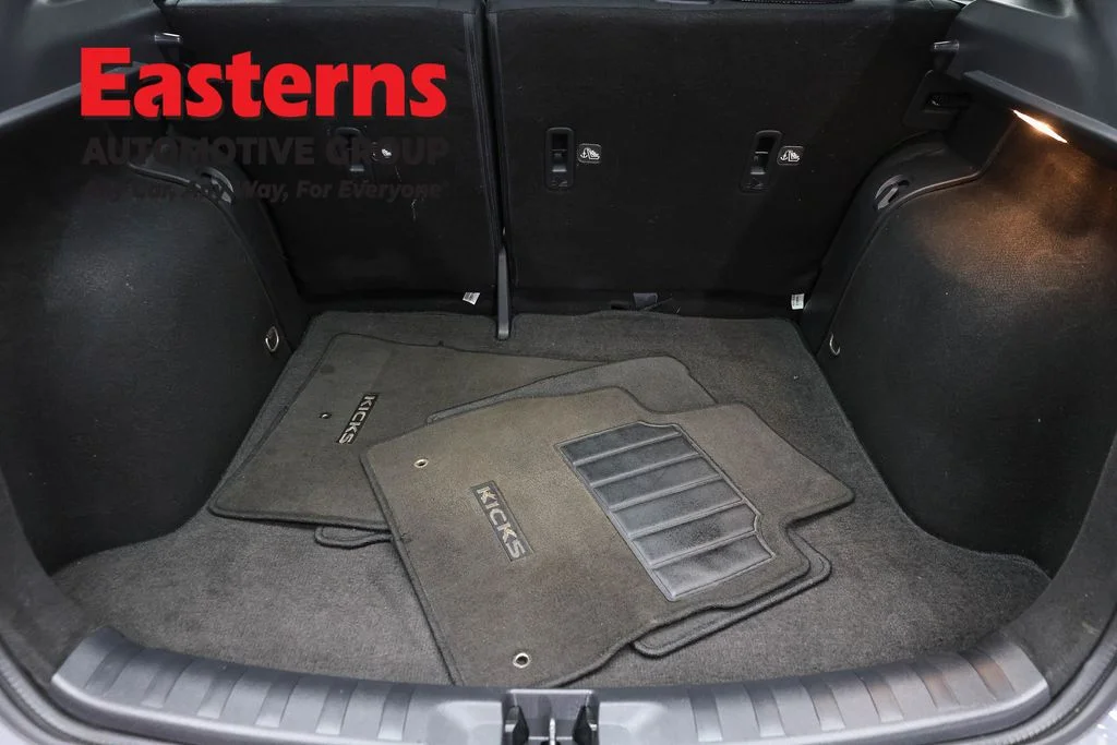 Used 2021 Gray Nissan SV image 9