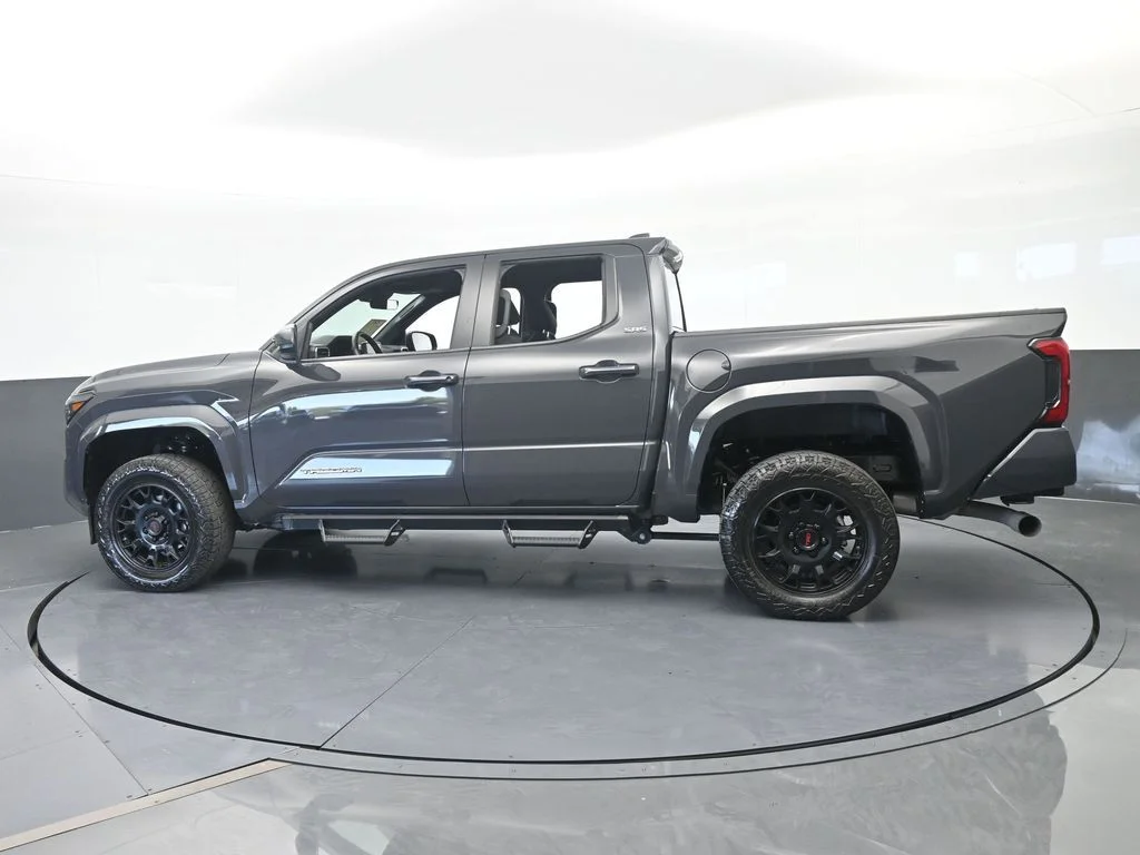 Used 2025 Underground Toyota SR5 image 3