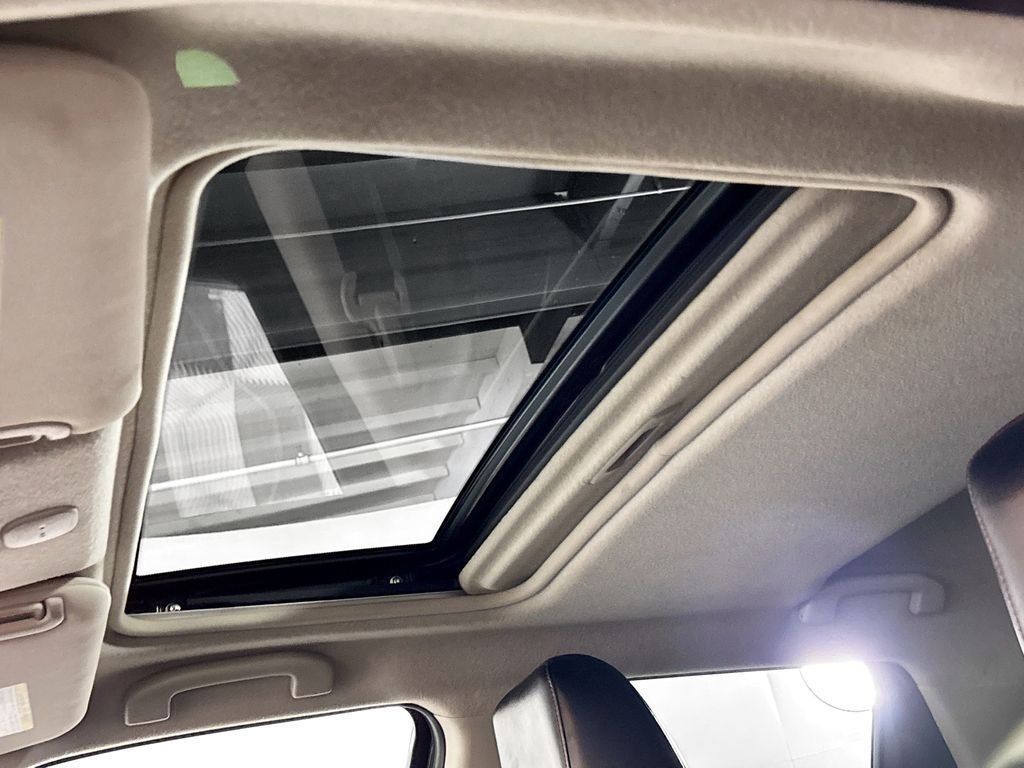 Used 2015 Super Black Nissan SL image 18