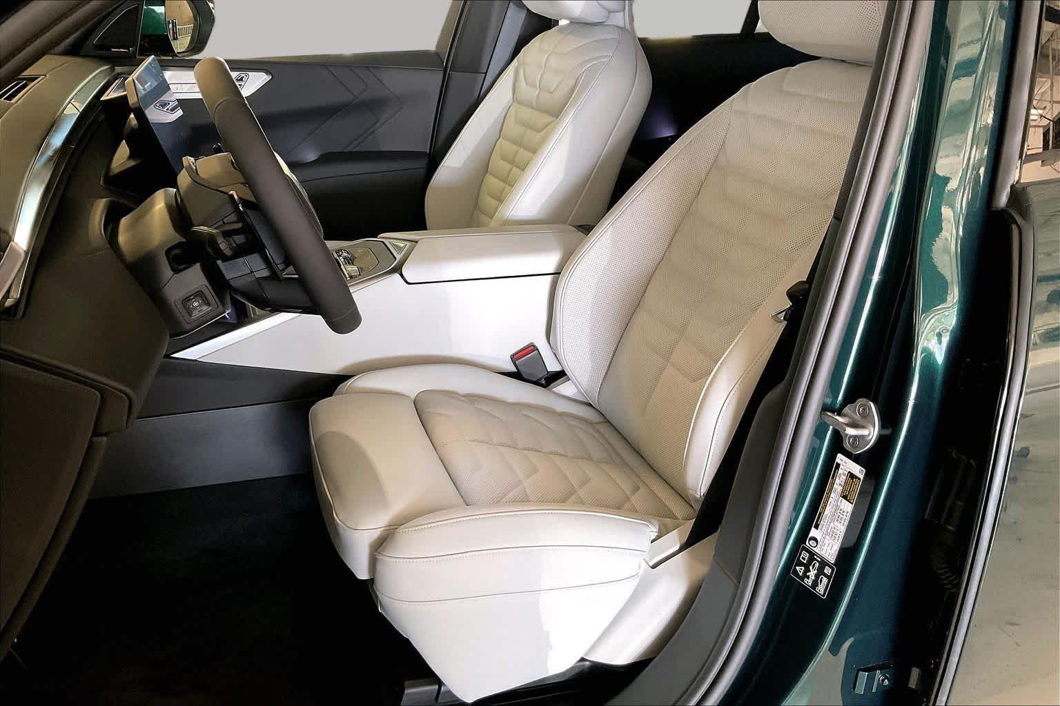 New 2027 Vancouver Green Metallic BMW 40 xDrive image 9