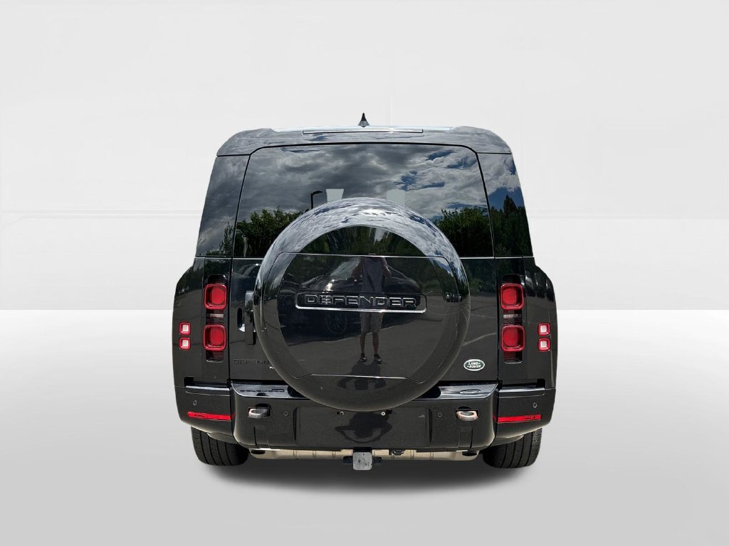 Certified Used 2023 Black Land Rover X-Dynamic SE image 3