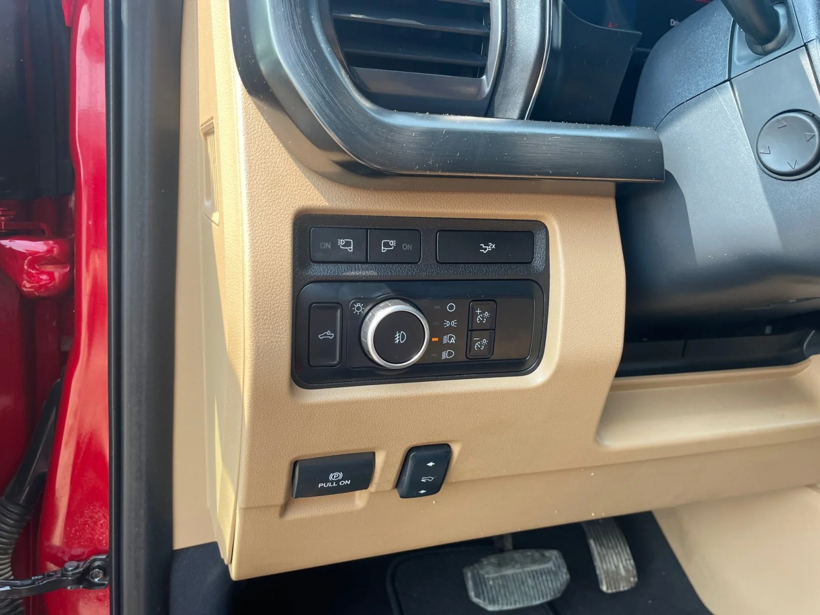 Used 2024 RED Ford LARIAT SuperCrew image 16