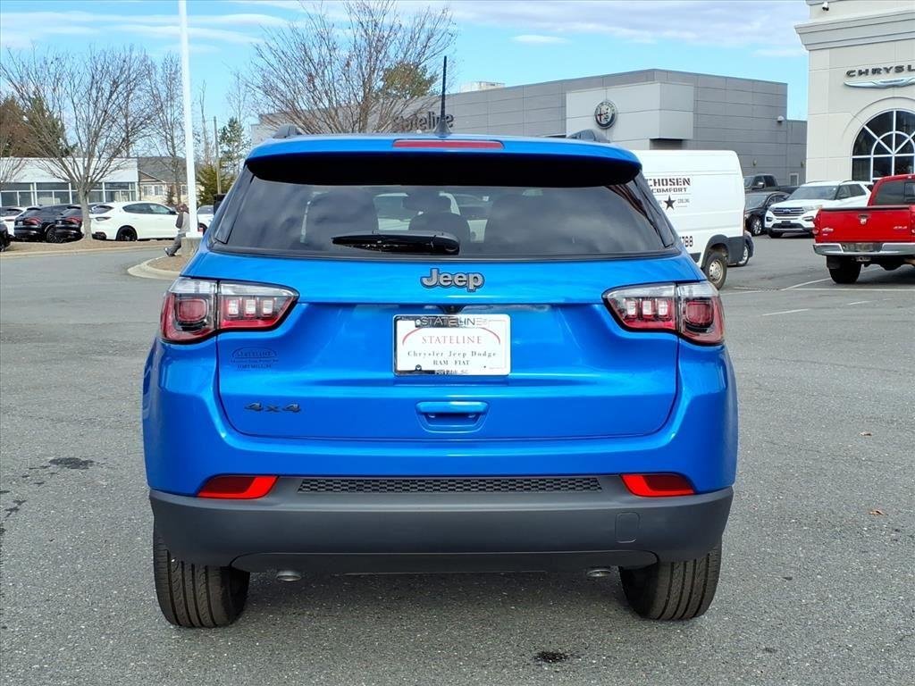 New 2026 Hydro Blue Pearlcoat Jeep Latitude Altitude image 17
