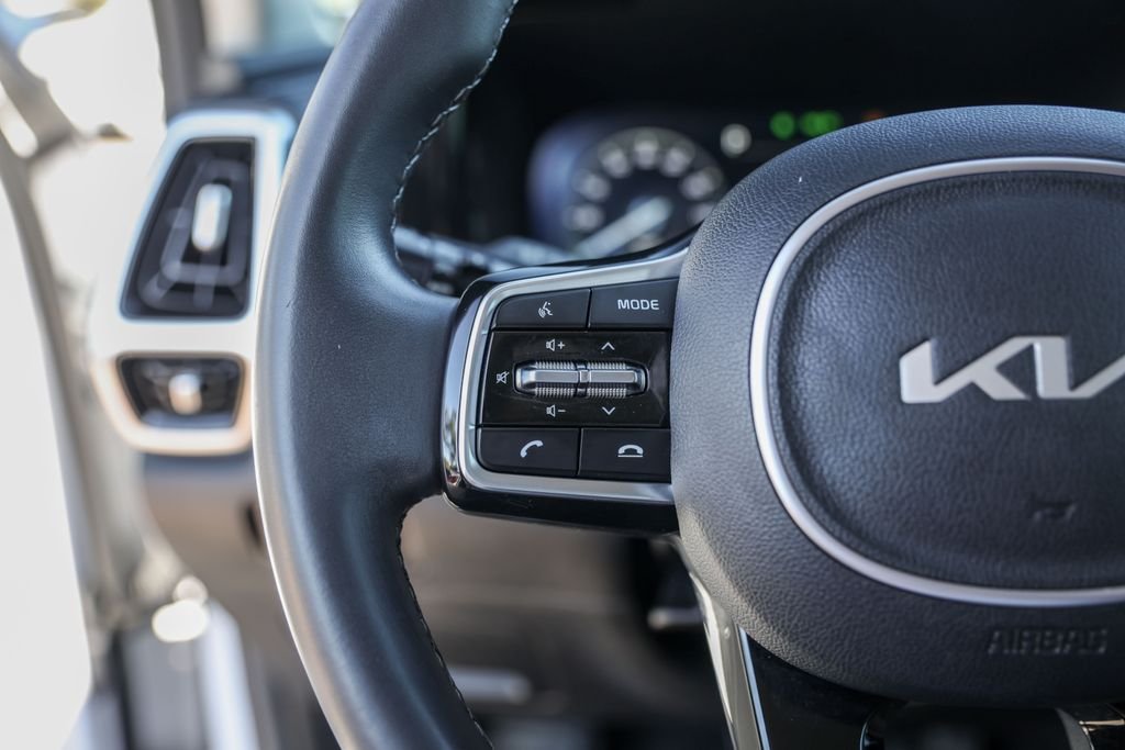 Used 2023 White Kia SX image 17