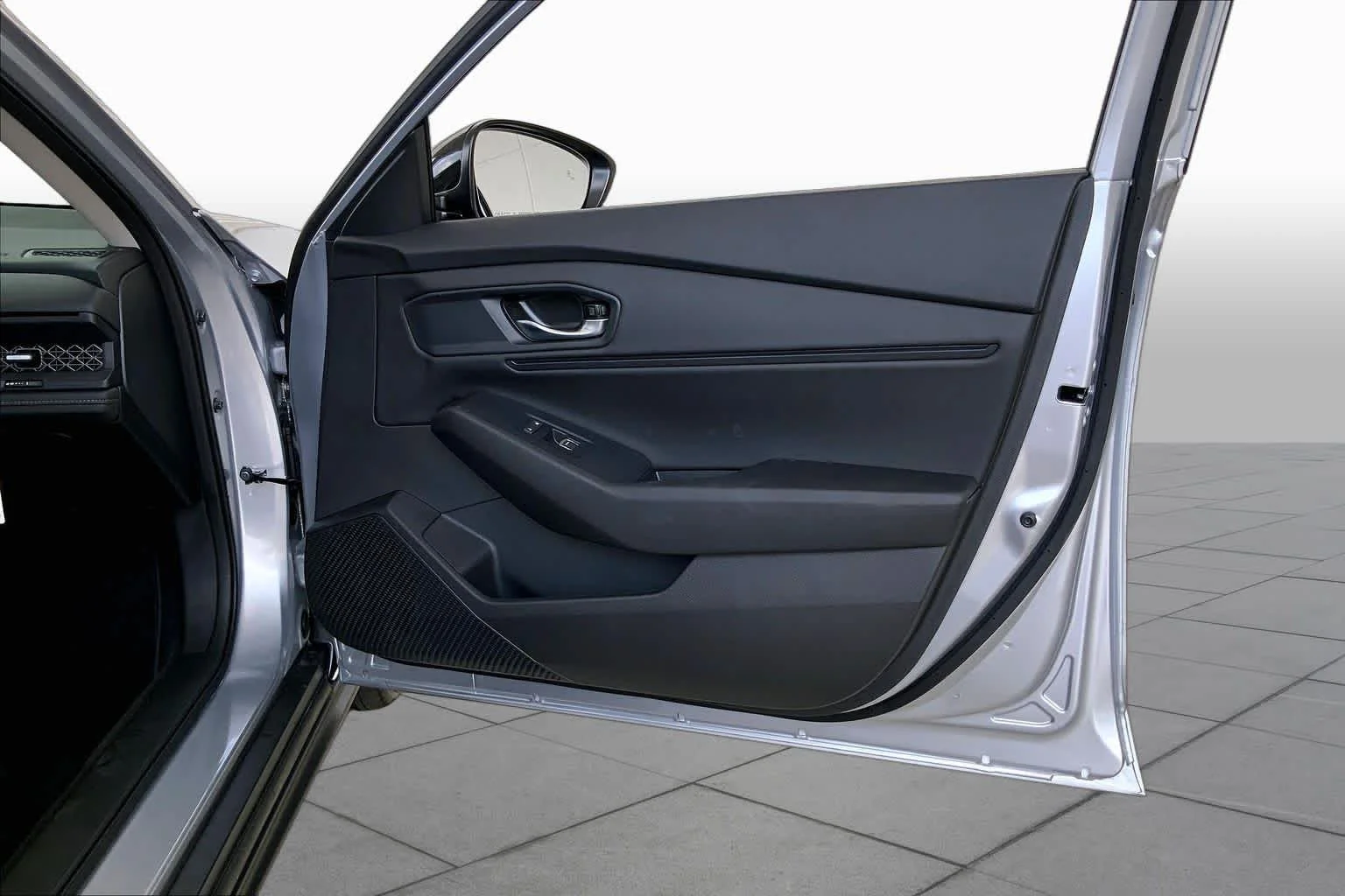 Used 2026 Solar Silver Metallic Honda SE image 23