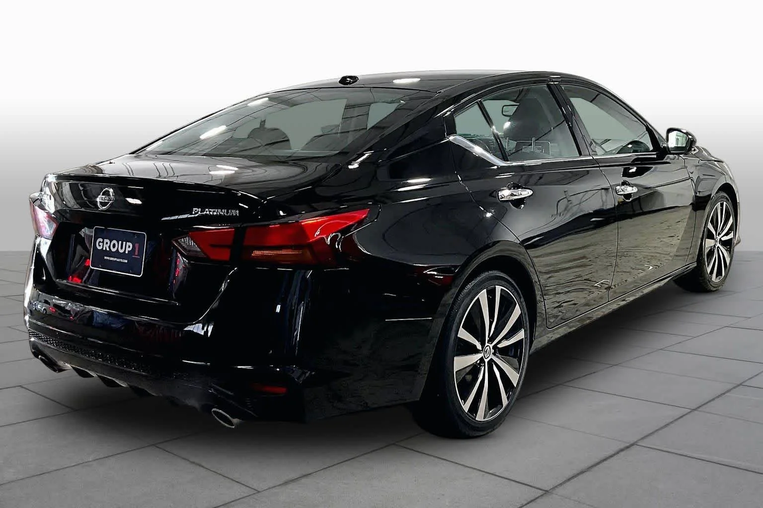 Used 2019 Super Black Nissan 2.5 Platinum image 13