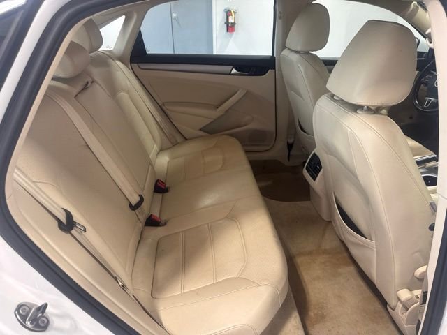 Used 2014 White Volkswagen 2.5 SE image 21