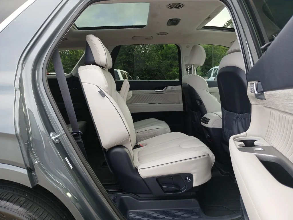 Used 2025 Gray Hyundai Calligraphy image 28