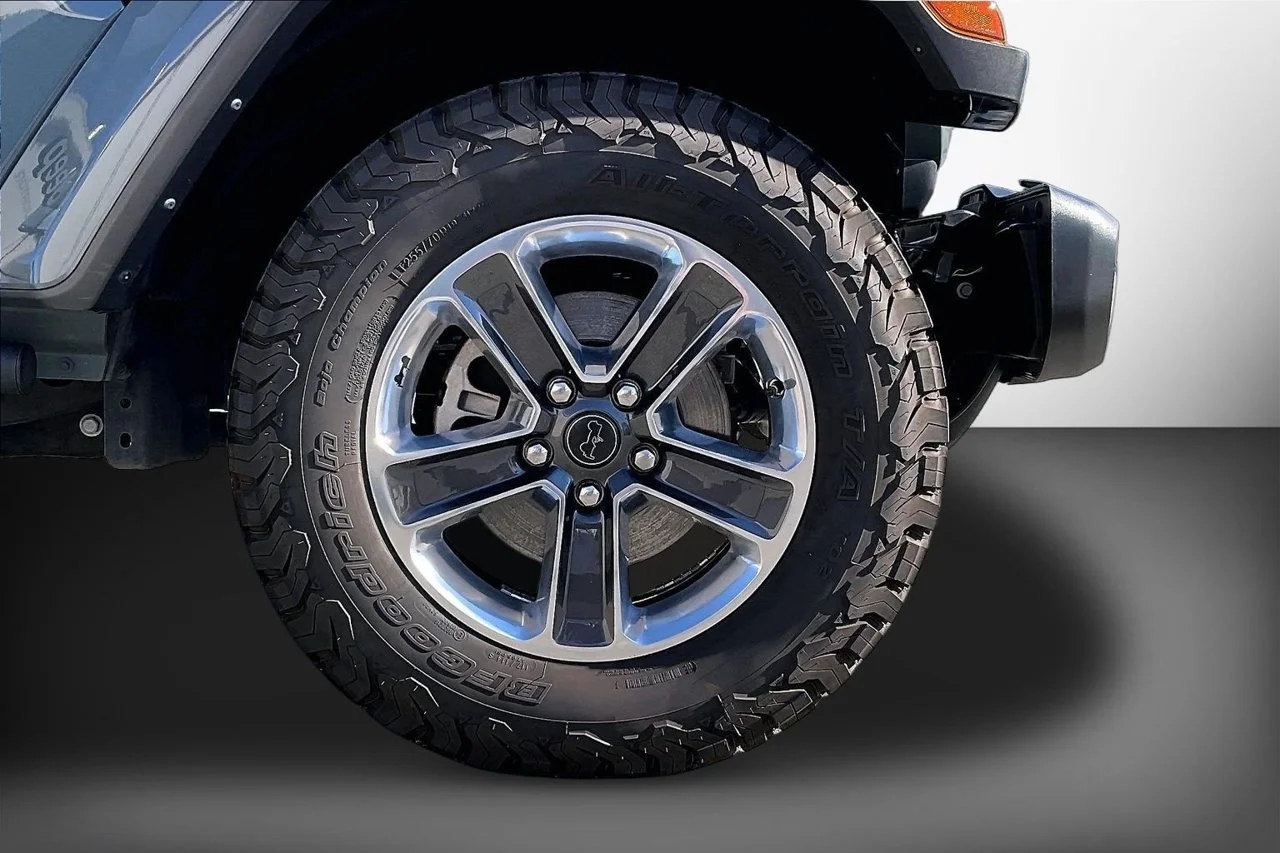 Used 2024 Gray Jeep Sport S image 33