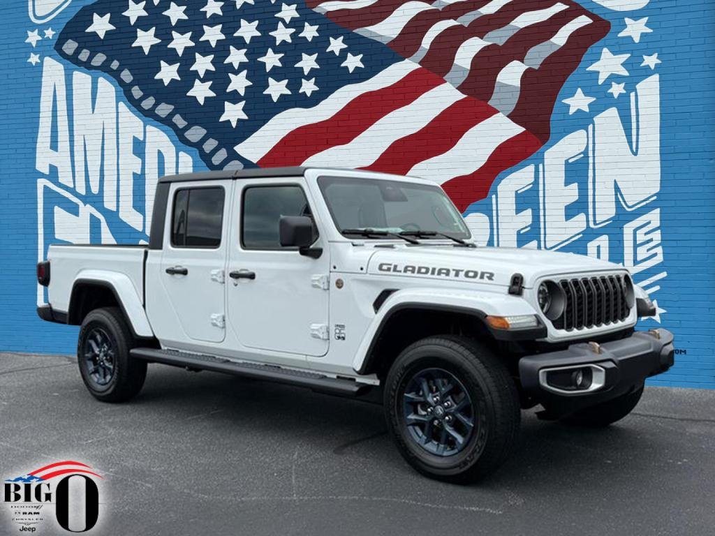 2026 Jeep Gladiator 85th Anniversary Edition Auto's photo