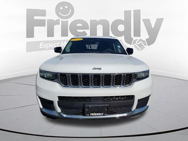 Used 2023 White Jeep Laredo image 8