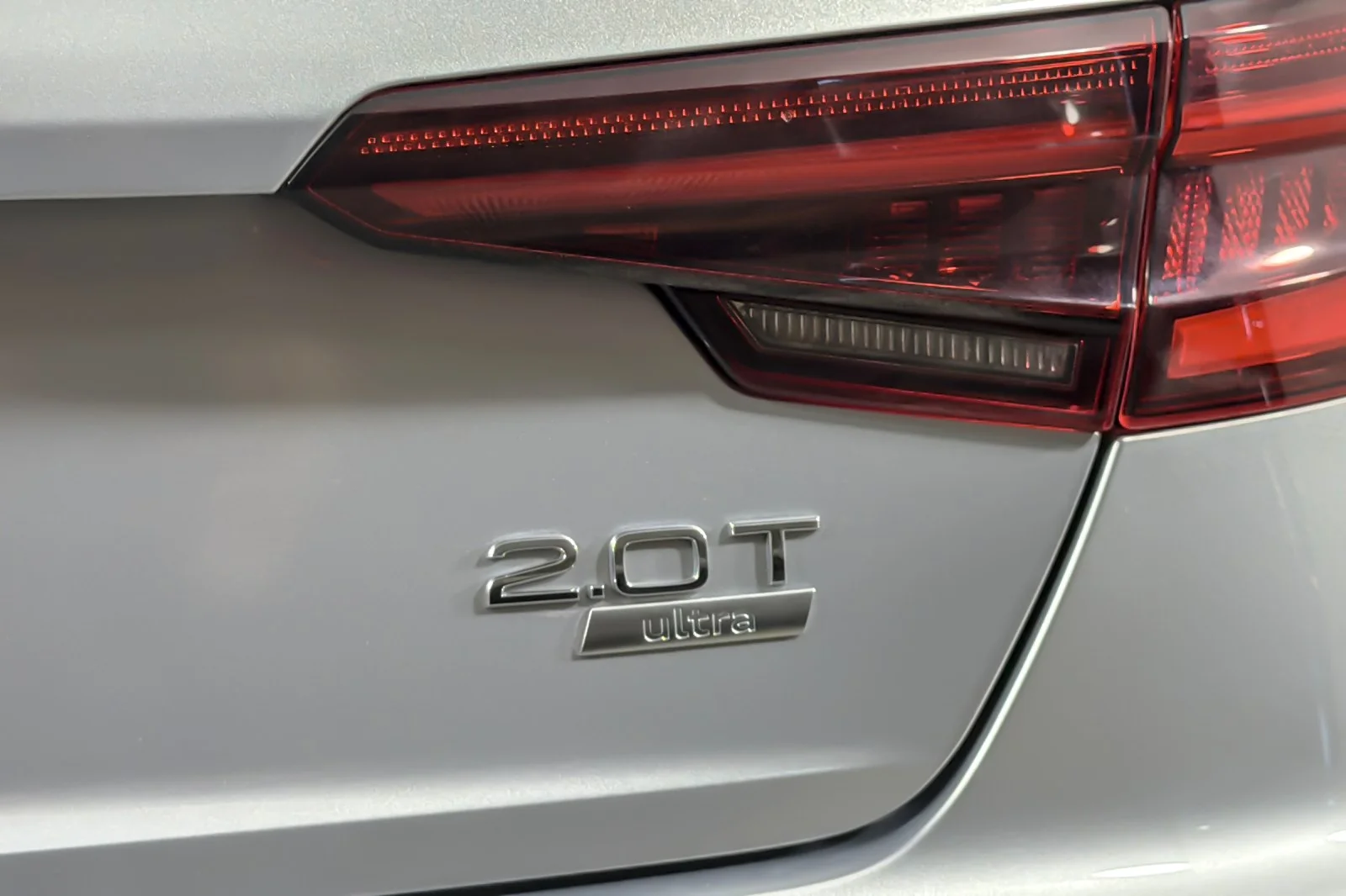 Used 2018 Florett Silver Metallic Audi 2.0 TFSI ultra Premium S Tronic FWD image 25