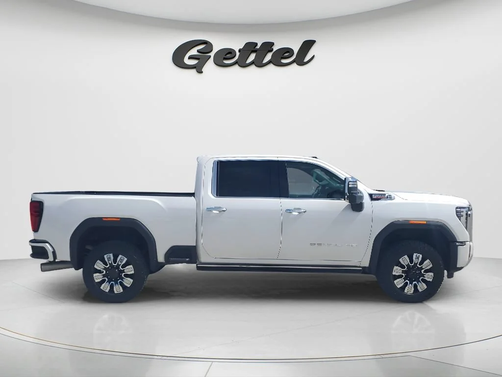 Used 2024 White Frost Tricoat GMC Denali image 4