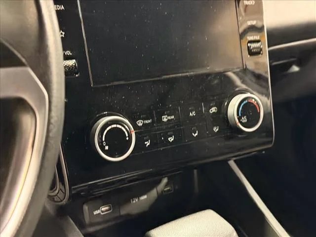 Used 2022 Gray Hyundai SE image 18
