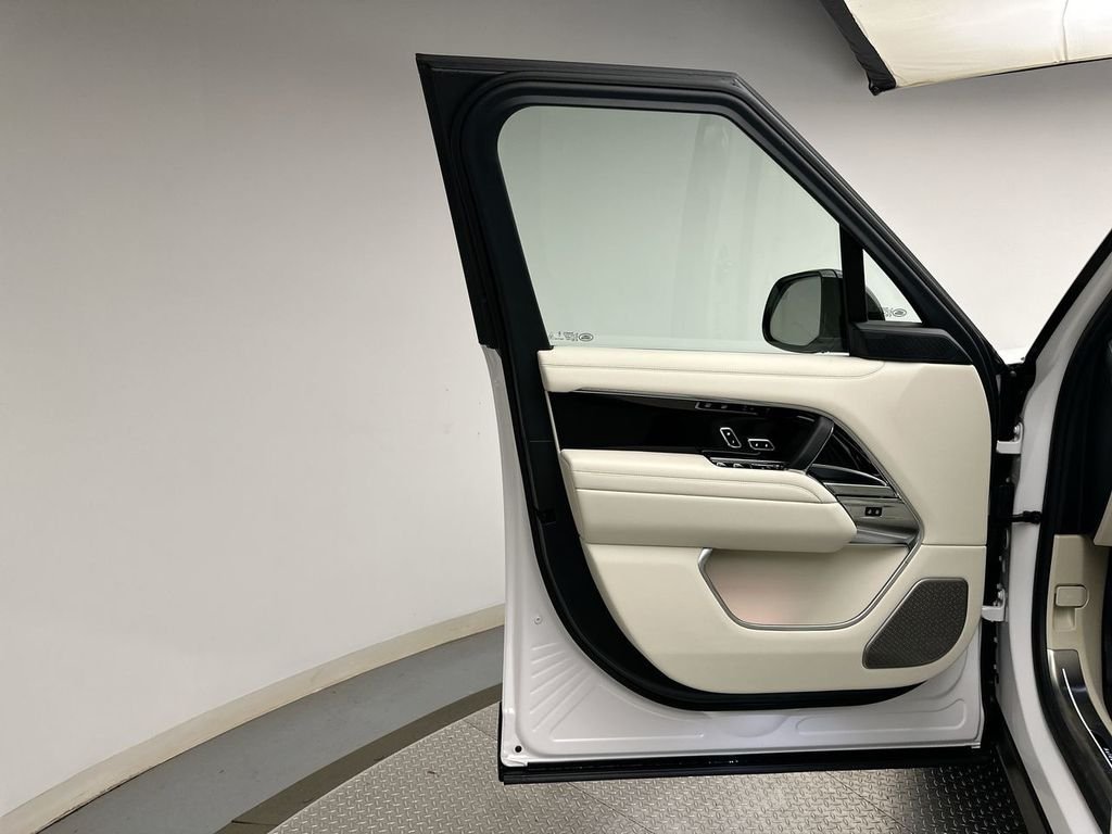 New 2026 Icy White Satin Land Rover Autobiography image 18