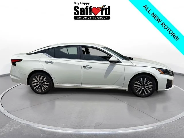 Used 2023 White Nissan 2.5 SV image 4