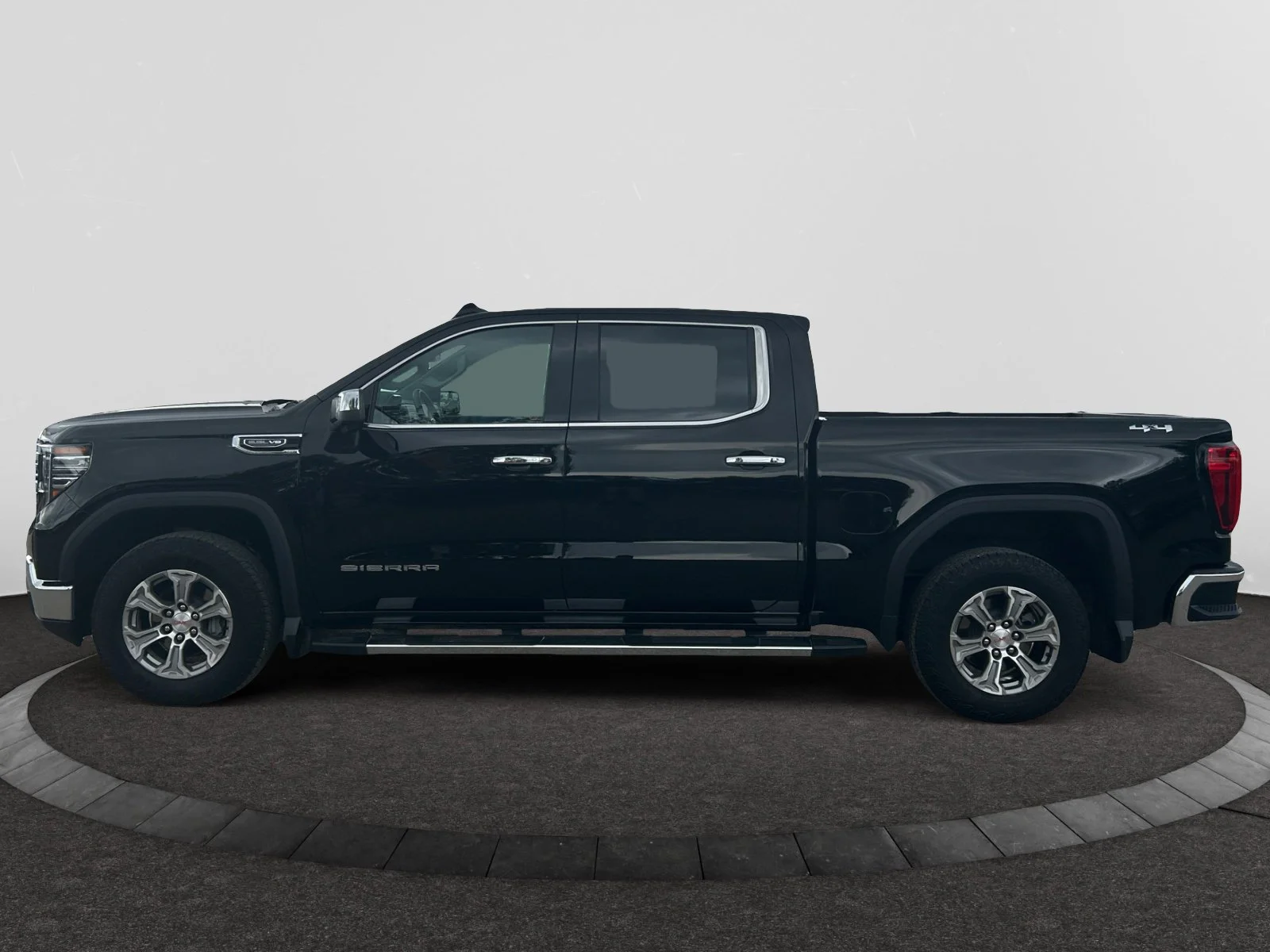 Used 2025 Black GMC SLT Crew Cab image 2