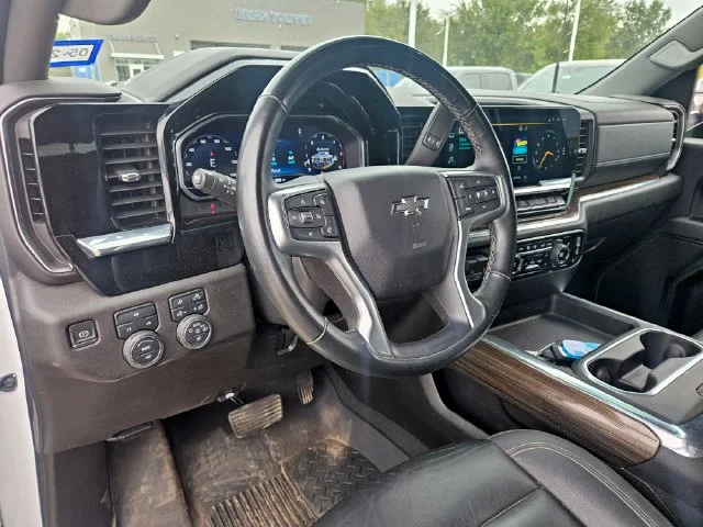 Used 2024 Summit White Chevrolet LT image 11